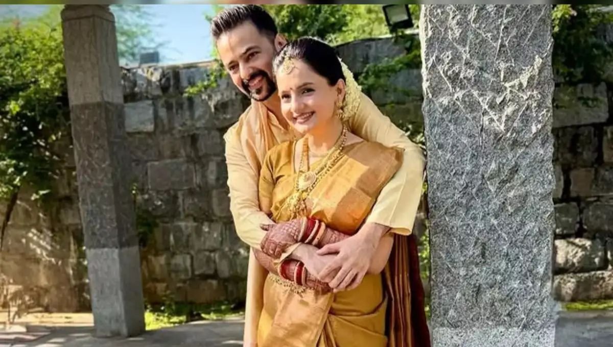 Gia Manek and Varunn Jain